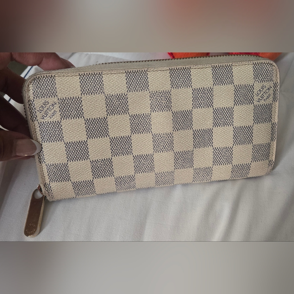 Louis Vuitton Damier Azur Pattern Canvas Zippy Wallet - Neutral